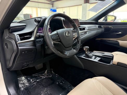 Used 2019 Lexus ES 350 w/ Accessory Package 2 FWD image 19