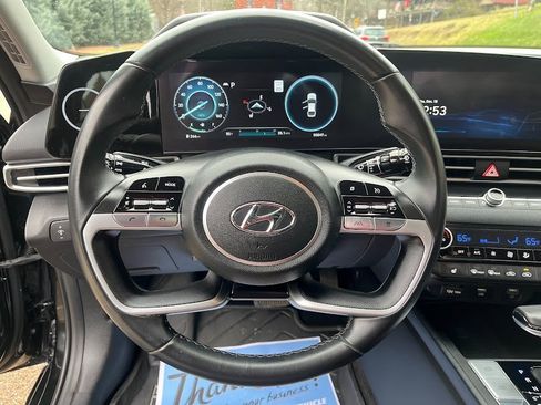 Used 2023 Hyundai Elantra SEL w/ Convenience Package image 12