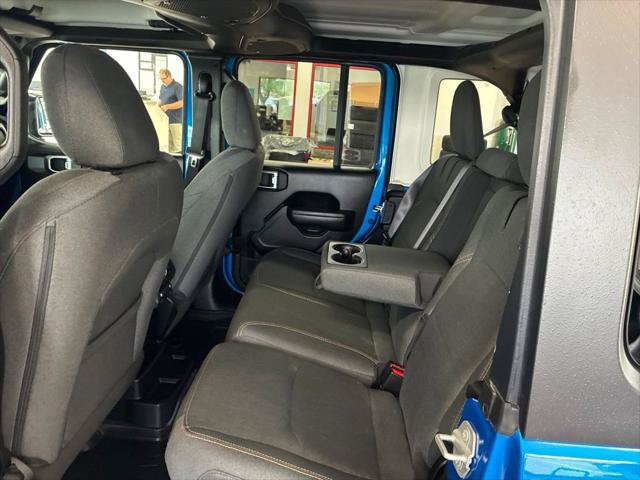 Certified 2024 Jeep Wrangler Unlimited w/ Convenience Group AWD/4WD image 17