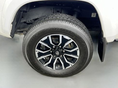 Certified 2020 Toyota Tacoma TRD Sport image 28