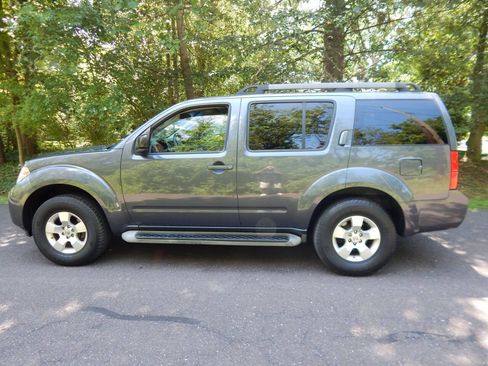 Used 2012 Nissan Pathfinder S AWD/4WD image 2