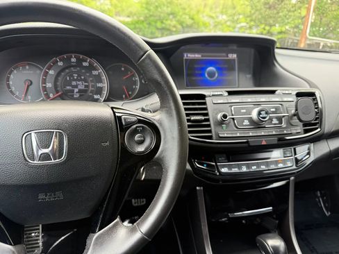 Used 2017 Honda Accord Sport image 24