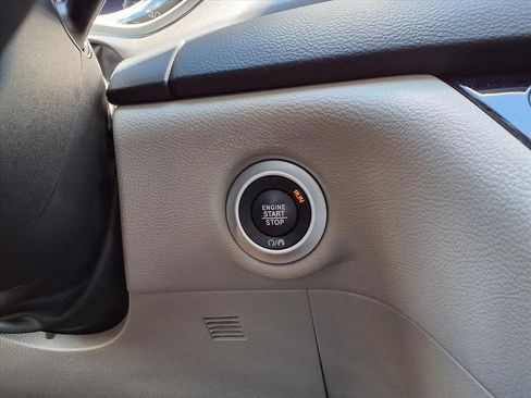 Used 2023 Chrysler Pacifica Touring-L FWD image 23