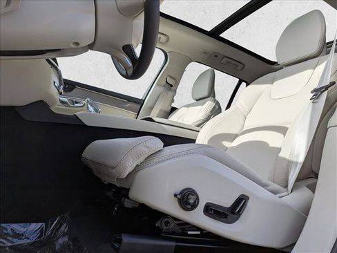 New 2026 Volvo XC90 B6 Ultra w/ Protection Package AWD/4WD image 4