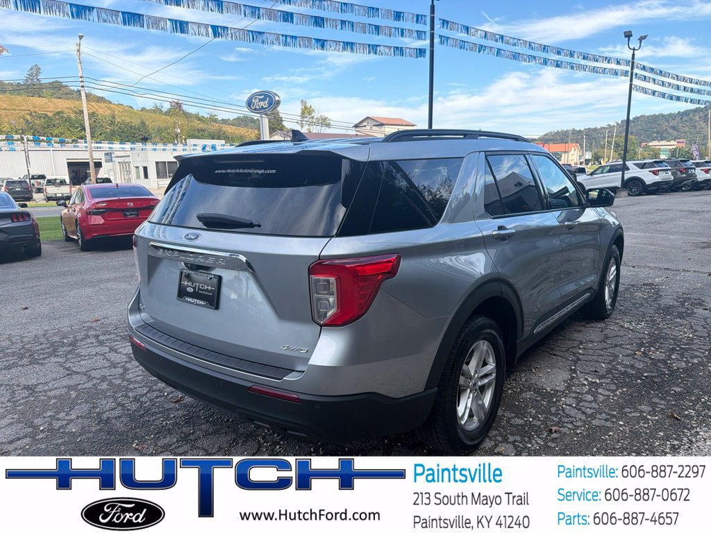 Used 2023 Ford Explorer XLT AWD/4WD image 3