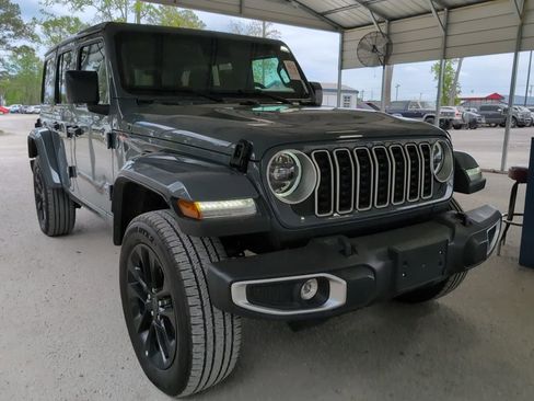 Used 2025 Jeep Wrangler Unlimited Sahara w/ Safety Group image 2