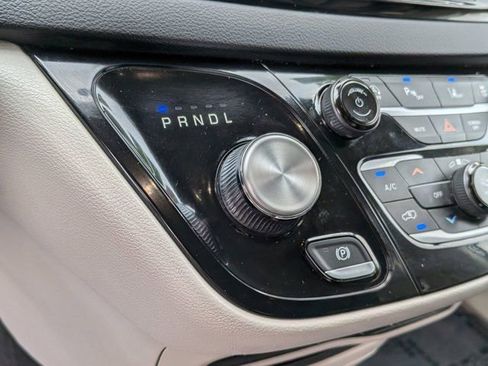 Used 2023 Chrysler Pacifica Touring-L FWD image 20