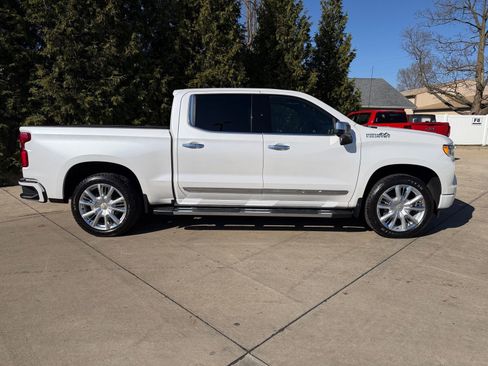 Used 2024 Chevrolet Silverado 1500 High Country w/ High Country Premium Package AWD/4WD image 33