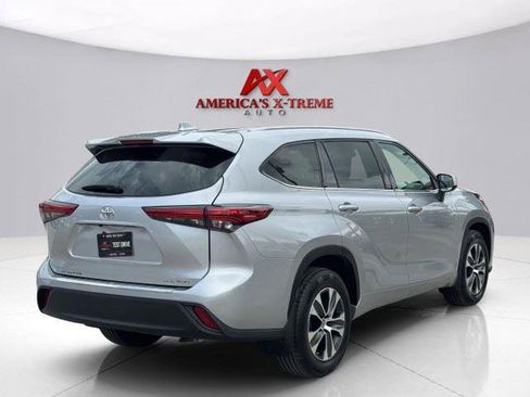 Used 2021 Toyota Highlander XLE AWD/4WD image 6