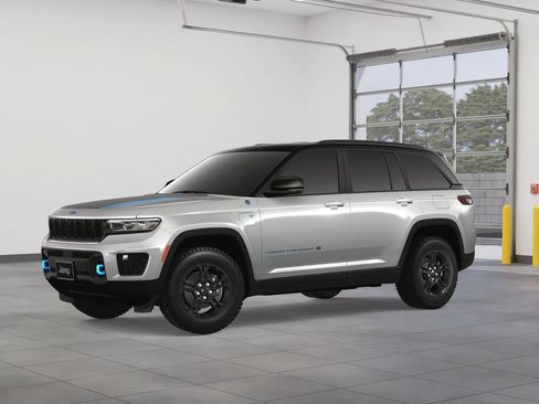 New 2024 Jeep Grand Cherokee Trailhawk w/ Advanced Protech Group II AWD/4WD image 2