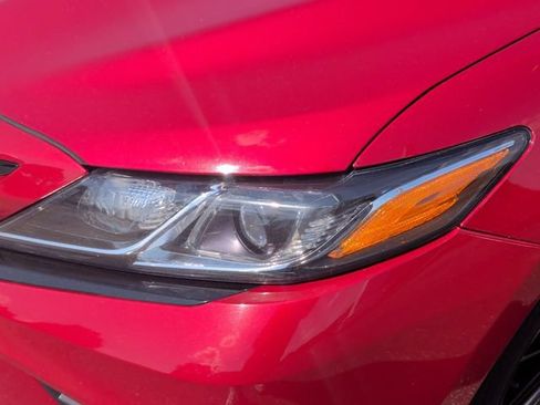Used 2020 Toyota Camry SE FWD image 10