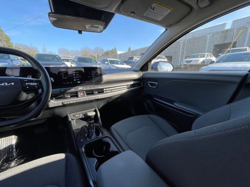 Used 2025 Kia K4 LXS image 34