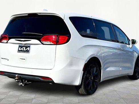 Used 2019 Chrysler Pacifica Touring Plus w/ S Appearance Package image 2