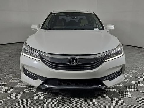 Used 2017 Honda Accord Touring image 2