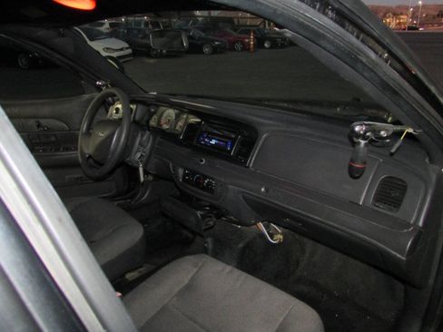 Used 2005 Ford Crown Victoria Police Interceptor image 38