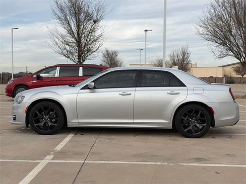 Certified 2022 Chrysler 300 Touring L image 6