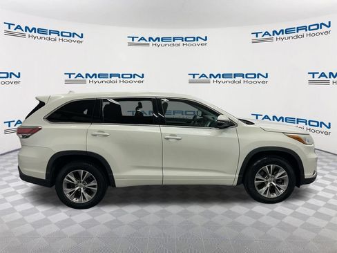 Used 2015 Toyota Highlander Plus FWD image 6