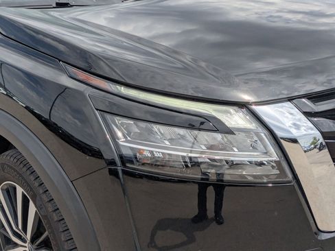 Used 2023 Nissan Pathfinder Platinum AWD/4WD image 11