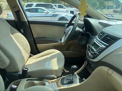 Used 2012 Hyundai Accent GLS FWD image 5