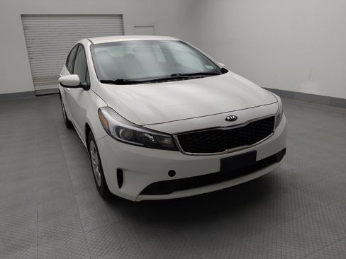 Used 2017 Kia Forte LX image 14
