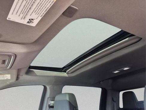 Used 2024 GMC Sierra 1500 SLT w/ SLT Convenience Package image 17