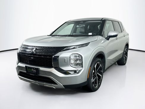 Used 2024 Mitsubishi Outlander SE AWD/4WD image 3