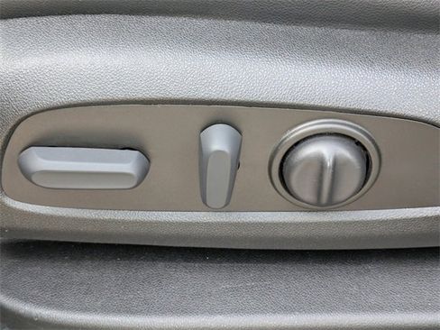 Used 2023 Chevrolet Traverse Premier image 17