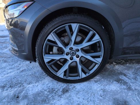 Used 2023 Volvo V90 B6 Cross Country Ultimate w/ Climate Package image 11