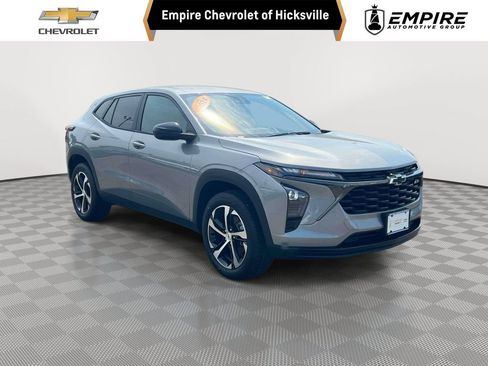 Used 2024 Chevrolet Trax RS w/ Driver Confidence Package FWD image 1