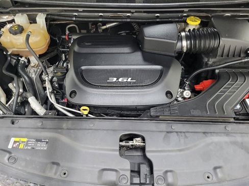Used 2017 Chrysler Pacifica Touring-L FWD image 30
