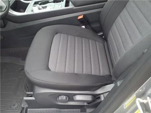 Used 2024 Ford Edge SE image 25