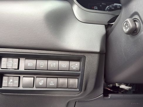 Used 2023 Toyota Tundra Platinum AWD/4WD image 16
