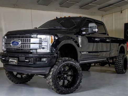 Used 2019 Ford F350 Platinum w/ Platinum Ultimate Package image 4