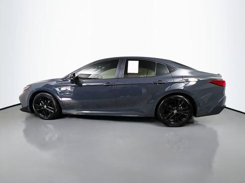 Used 2025 Toyota Camry SE image 9