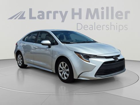 Used 2025 Toyota Corolla LE FWD image 7