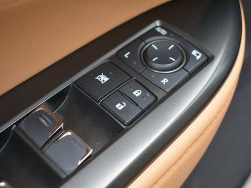 Used 2024 Lexus NX 250 FWD image 9