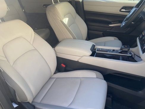 New 2025 Nissan Pathfinder SL image 13