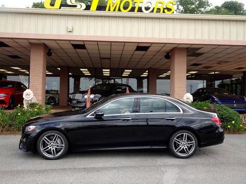 Used 2020 Mercedes-Benz E 350 4MATIC Sedan w/ Driver Assistance Package image 4
