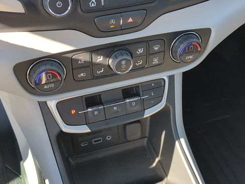 Used 2022 GMC Terrain SLT w/ Infotainment Package II image 20