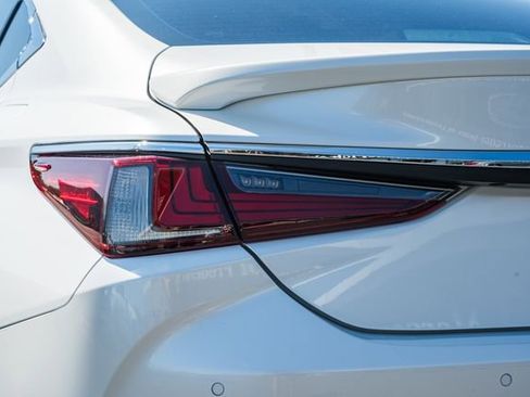 Used 2024 Lexus ES 350 Ultra Luxury w/ Accessory Package (Z2) FWD image 7