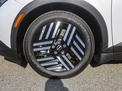 New 2026 Nissan Leaf SV+ w/ Illuminated Package FWD image 11