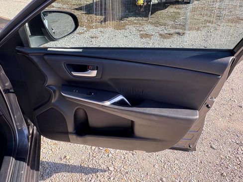 Used 2017 Toyota Camry LE image 15