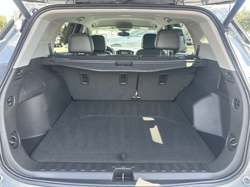 Used 2023 GMC Terrain SLT w/ LPO, Floor Liner Package FWD image 32