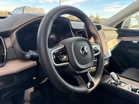 Used 2025 Volvo XC90 B6 Plus image 21