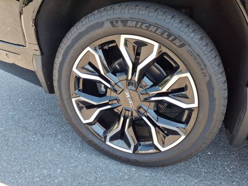 Used 2025 GMC Sierra EV Denali AWD/4WD image 11