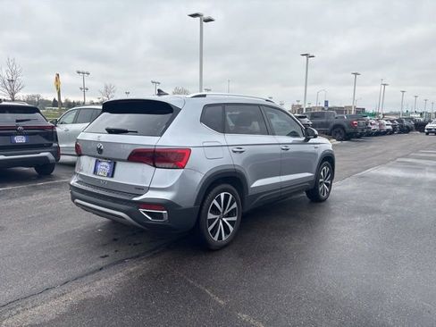 Used 2022 Volkswagen Taos SE AWD/4WD image 6