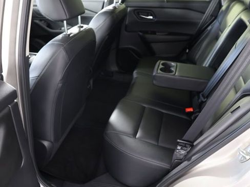 Used 2025 Nissan Rogue SL w/ SL Premium Package image 21