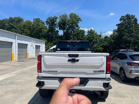 Used 2025 Chevrolet Silverado 2500 High Country AWD/4WD image 4