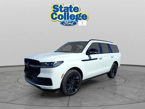 Used 2025 Lincoln Navigator Reserve w/ Jet Appearance Package image 1