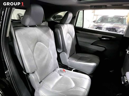 Used 2025 Toyota Highlander Platinum AWD/4WD image 20